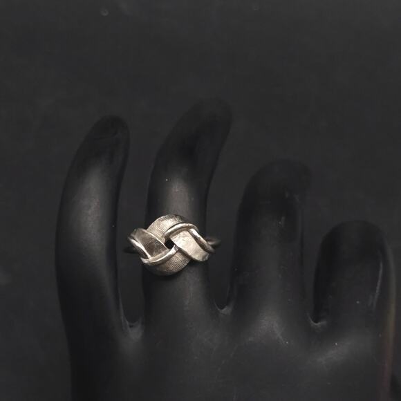 Vintage Avon 1973 French Twist Ring Silver Tone Size 4.75 - Picture 8 of 9